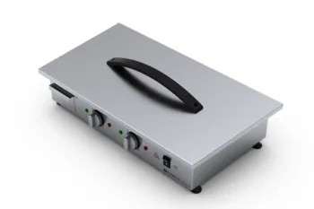 Vista frontale del barbecue elettrico ELQ3000 con piastra riscaldante liscia e scocca metallica.