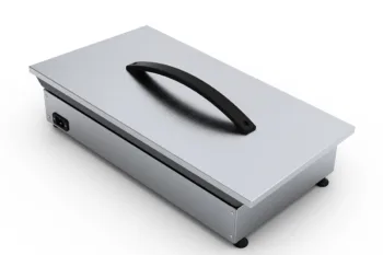 Vista frontale del barbecue elettrico ELQ3000 con piastra liscia e struttura in metallo.