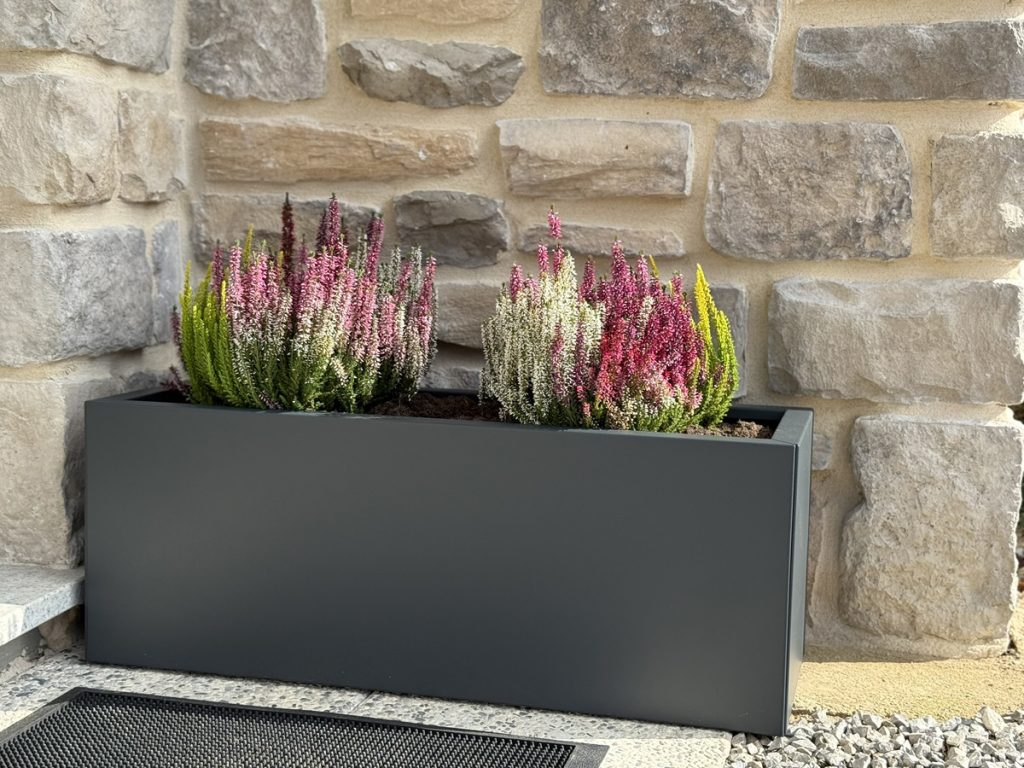 Fioriere metalliche moderne in colore antracite RAL7016FS