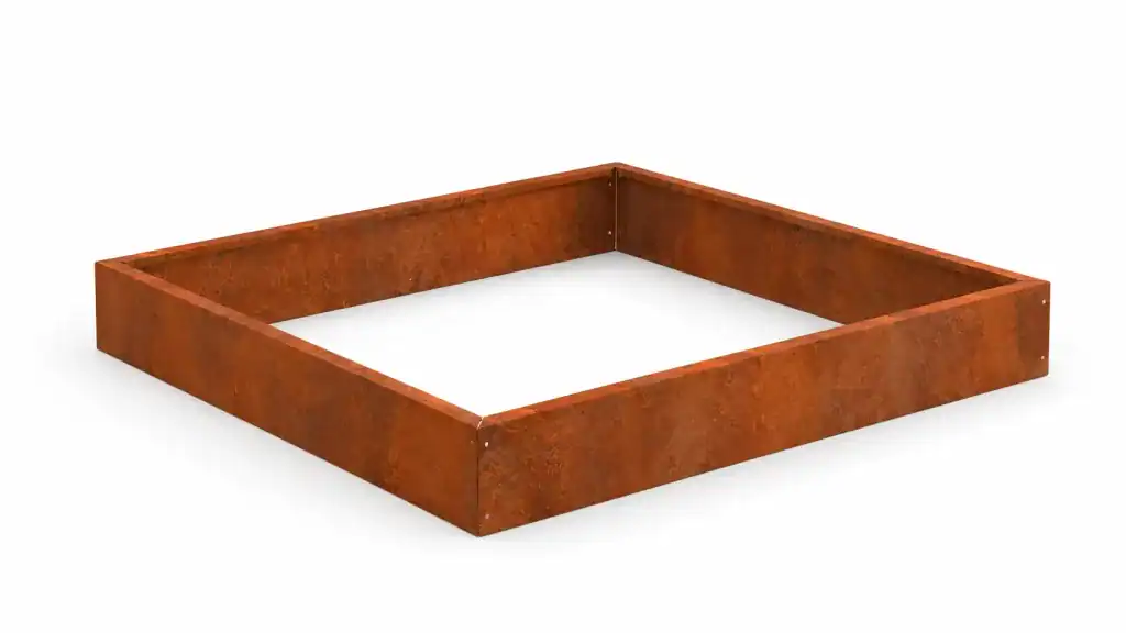 Struttura quadrata in acciaio Corten, composta da bordi modulari alti 15 cm.